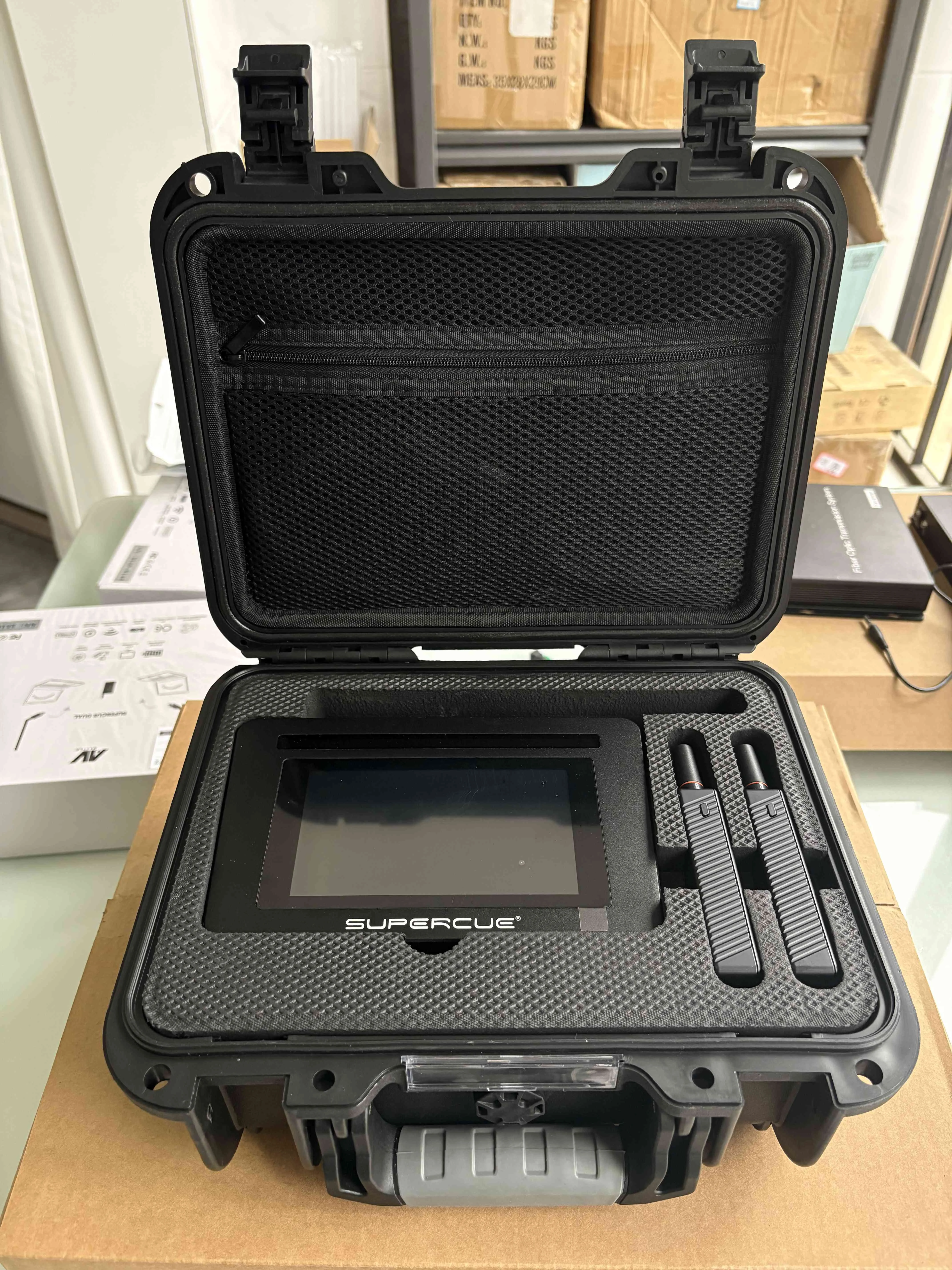 SuperCue Quad 翻页器 - 专业演示设备实拍图 1